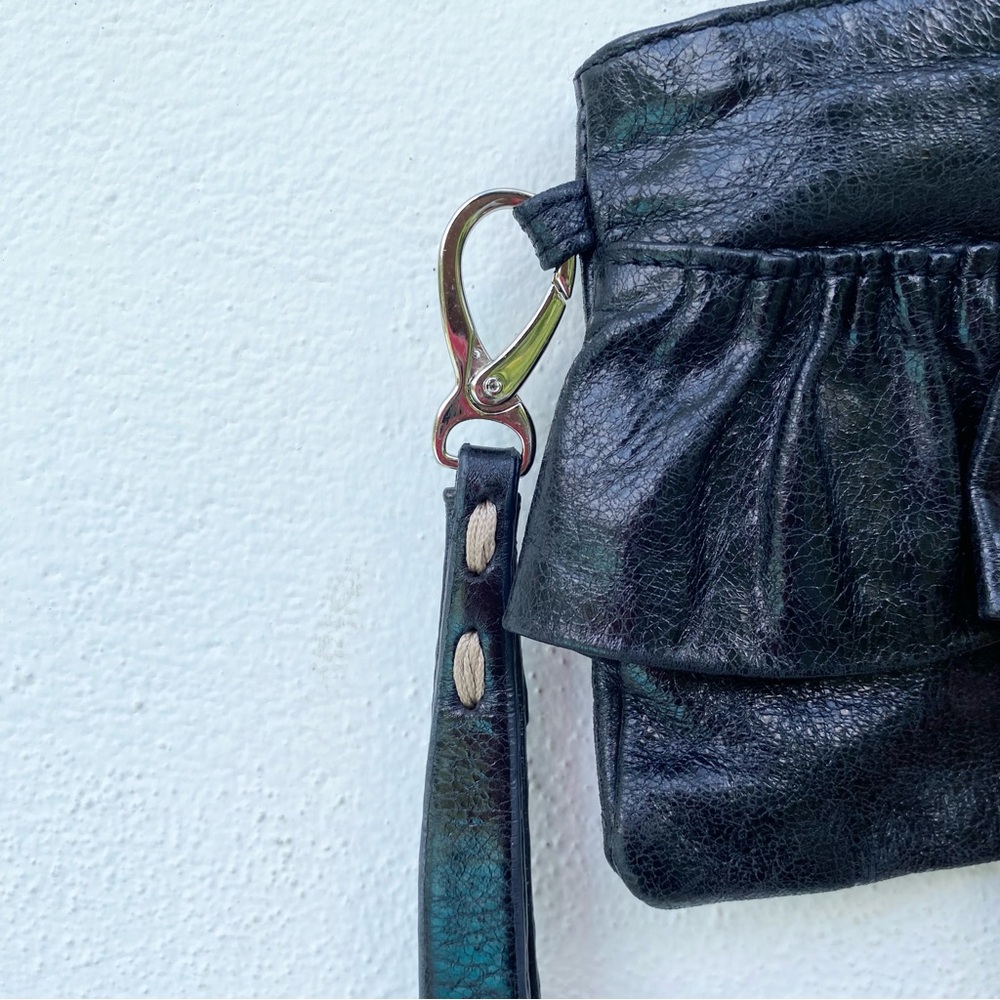 Y2K 100% Genuine Leather Black Ruffle Wristlet - Picture 3 of 6